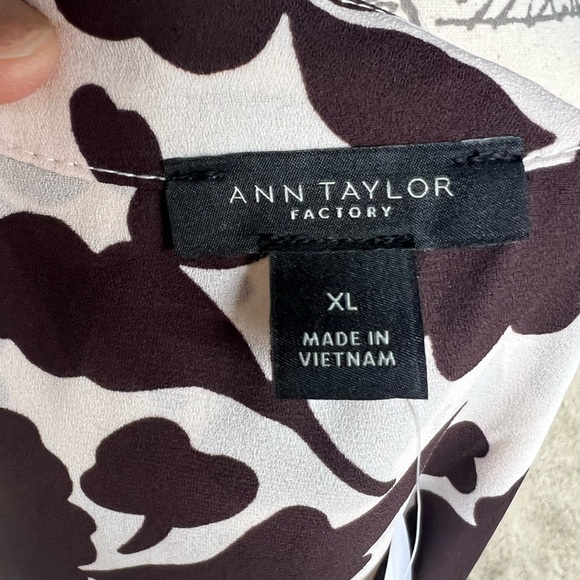 NWT, Brown and Cream color print top, size XL - Picture 6 of 7